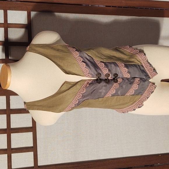 by BKE Boho Olive Green and Gray Linen patchwork Vest with Crochet Trim Sz S - Picture 1 of 8